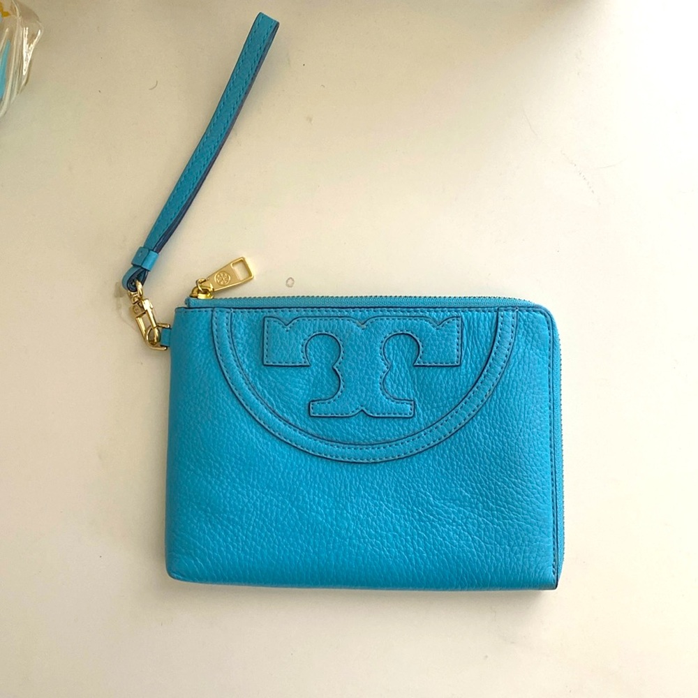 Tory Burch light blue clutch bag/ zipper wristlet with detachable wristlet band